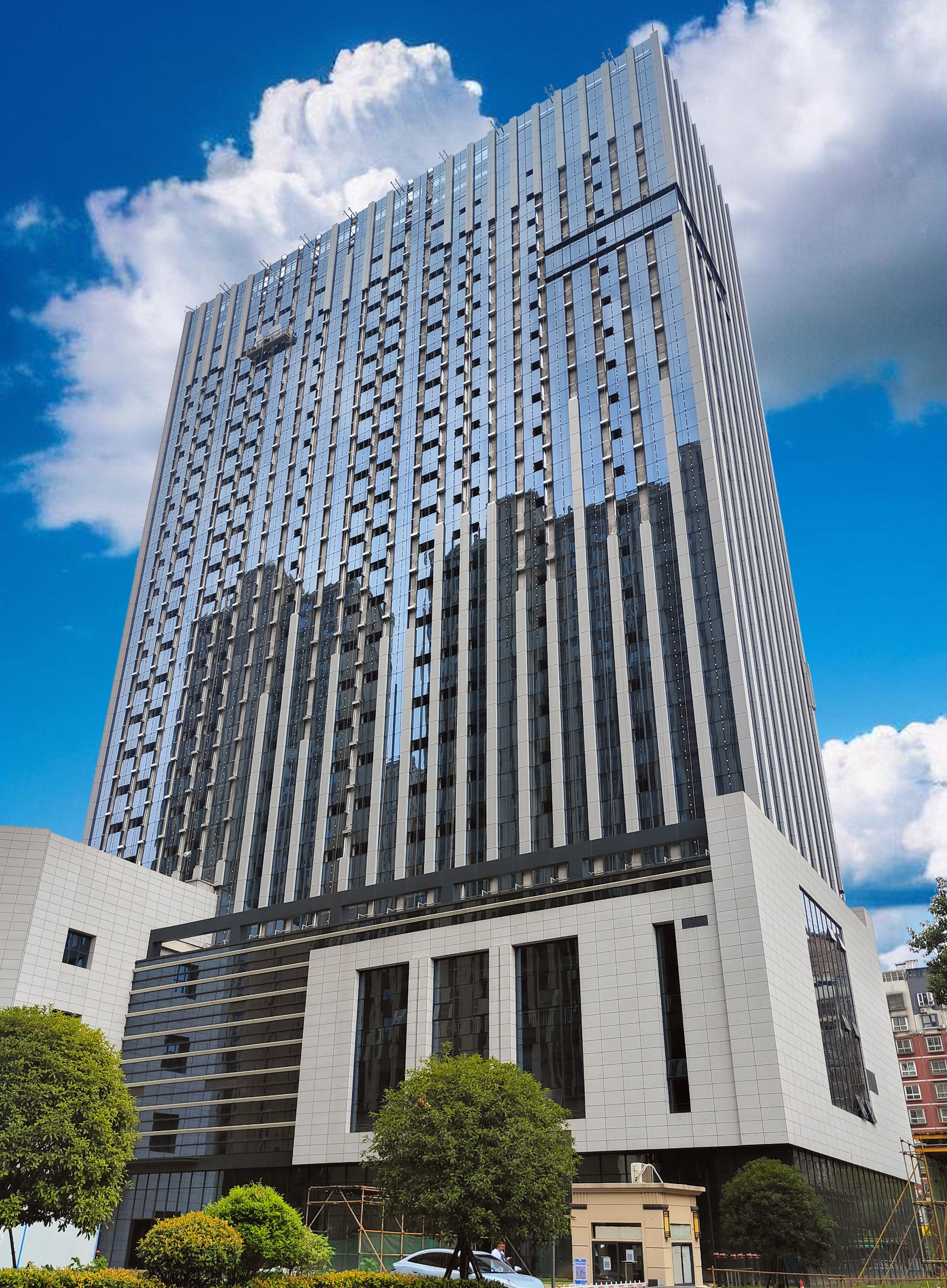 黄石市苏州路宏泰广场5#幕墙工程